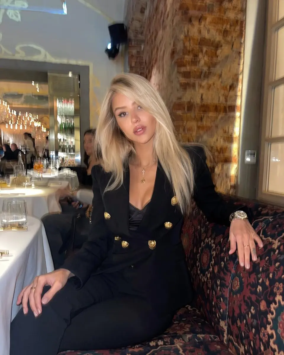 Amira escort in Dubai