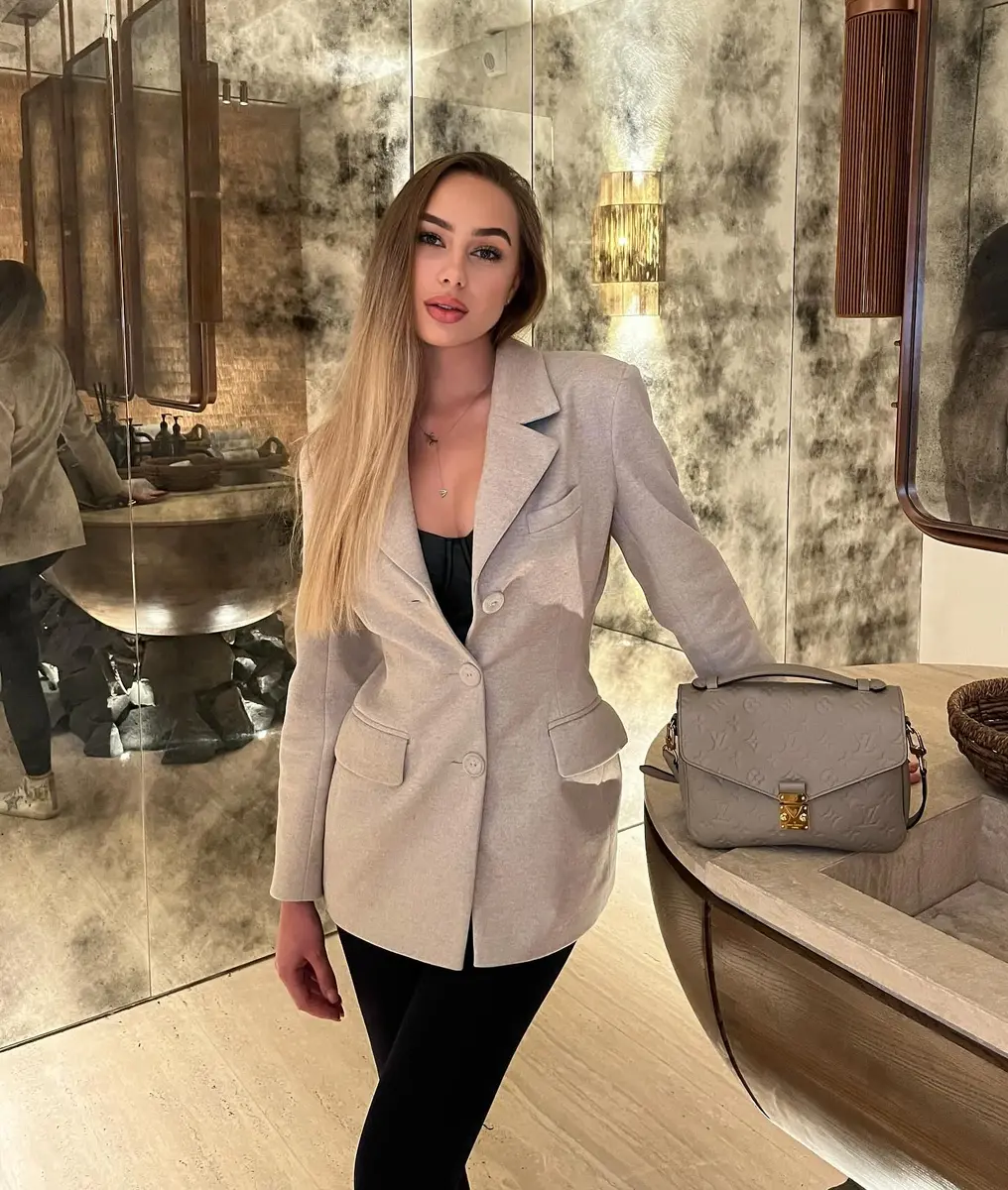 Charlotte escort in Dubai