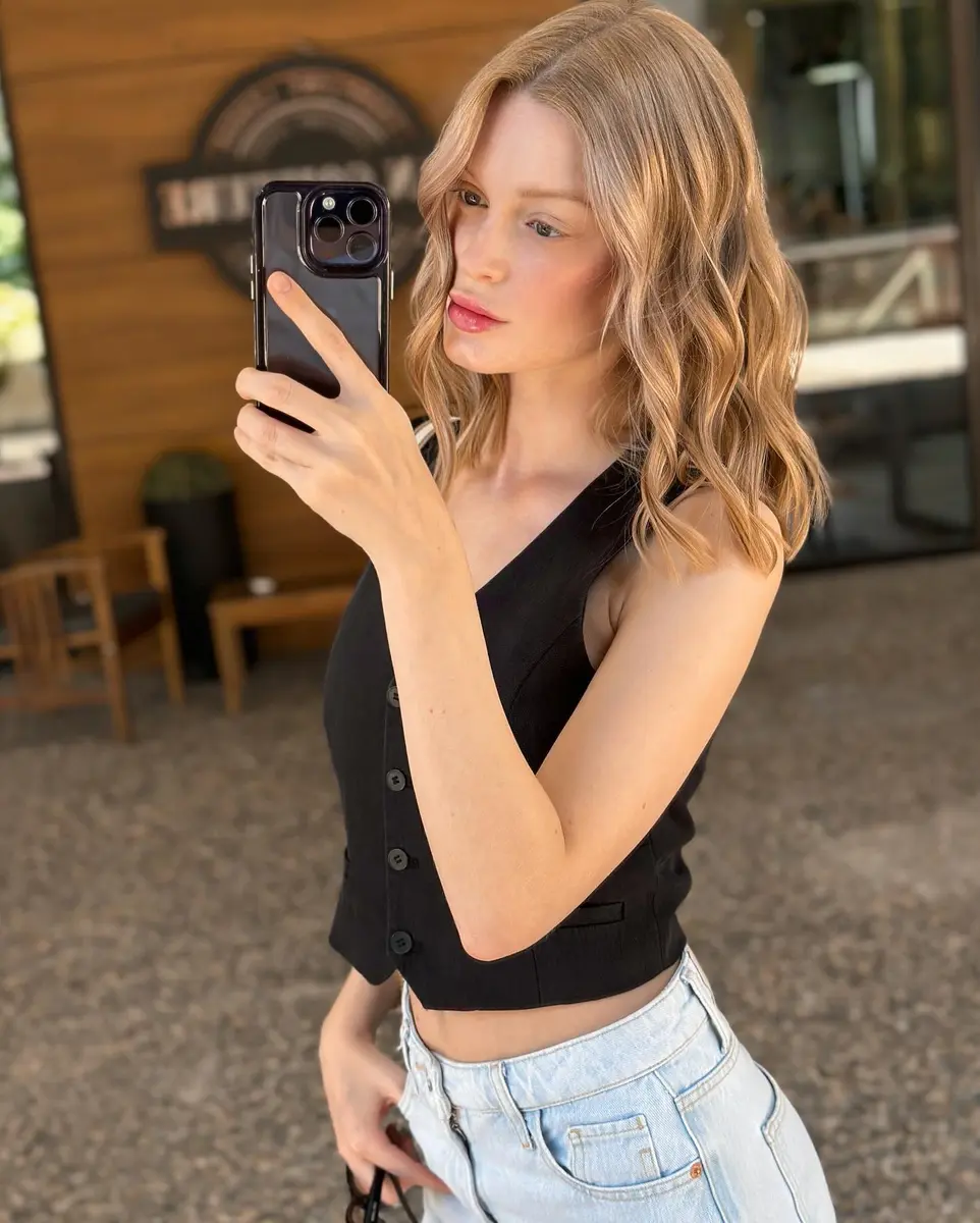 Sonya escort in Dubai